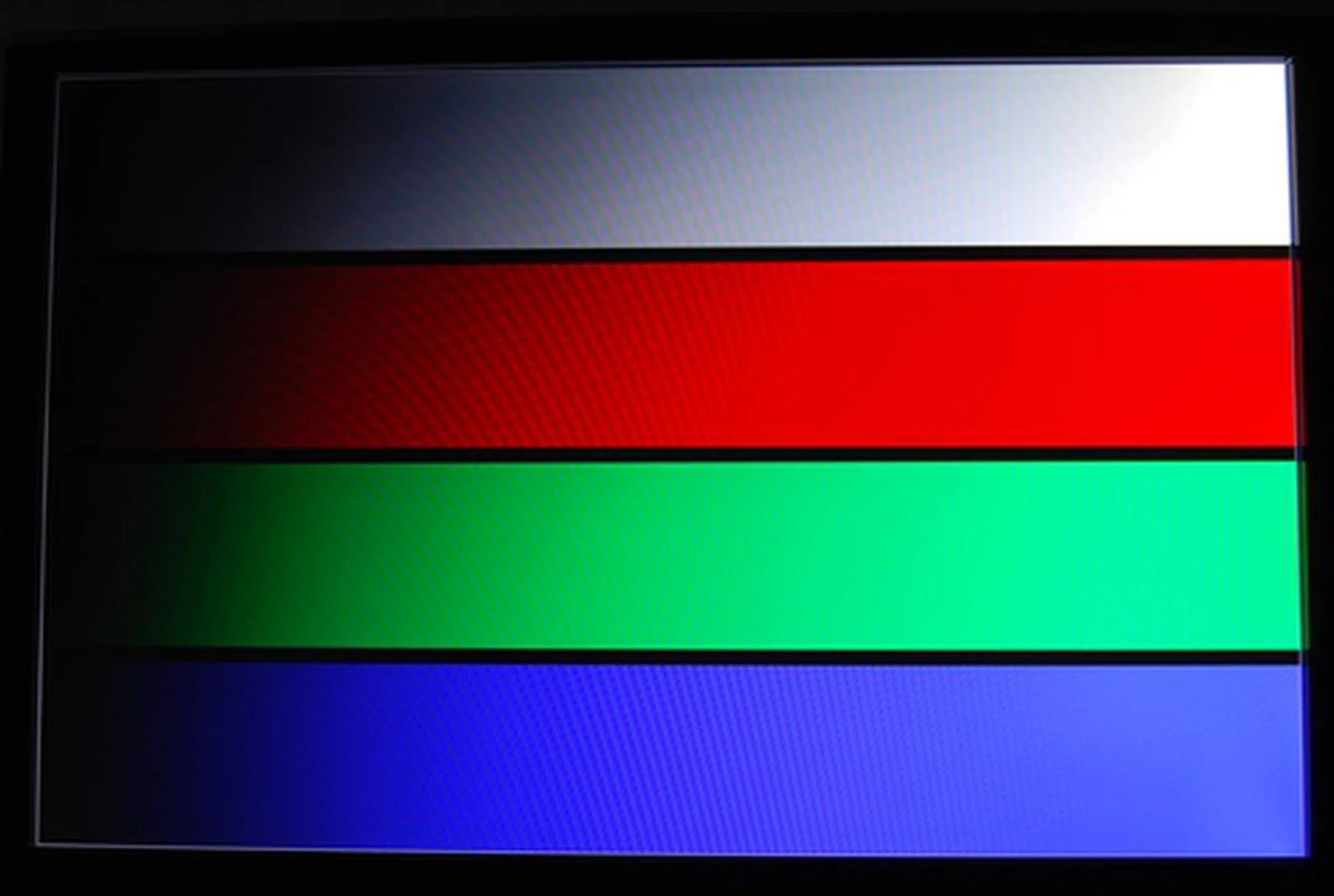 There were no visible quirks observed here as well, but the gradation was slightly smoother than the VX2268WM.