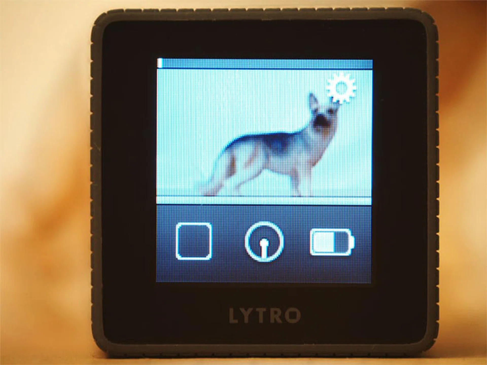 The 1.5" screen is small, making it difficult to frame images with. But the onscreen controls are responsive to touch and easy to navigate.