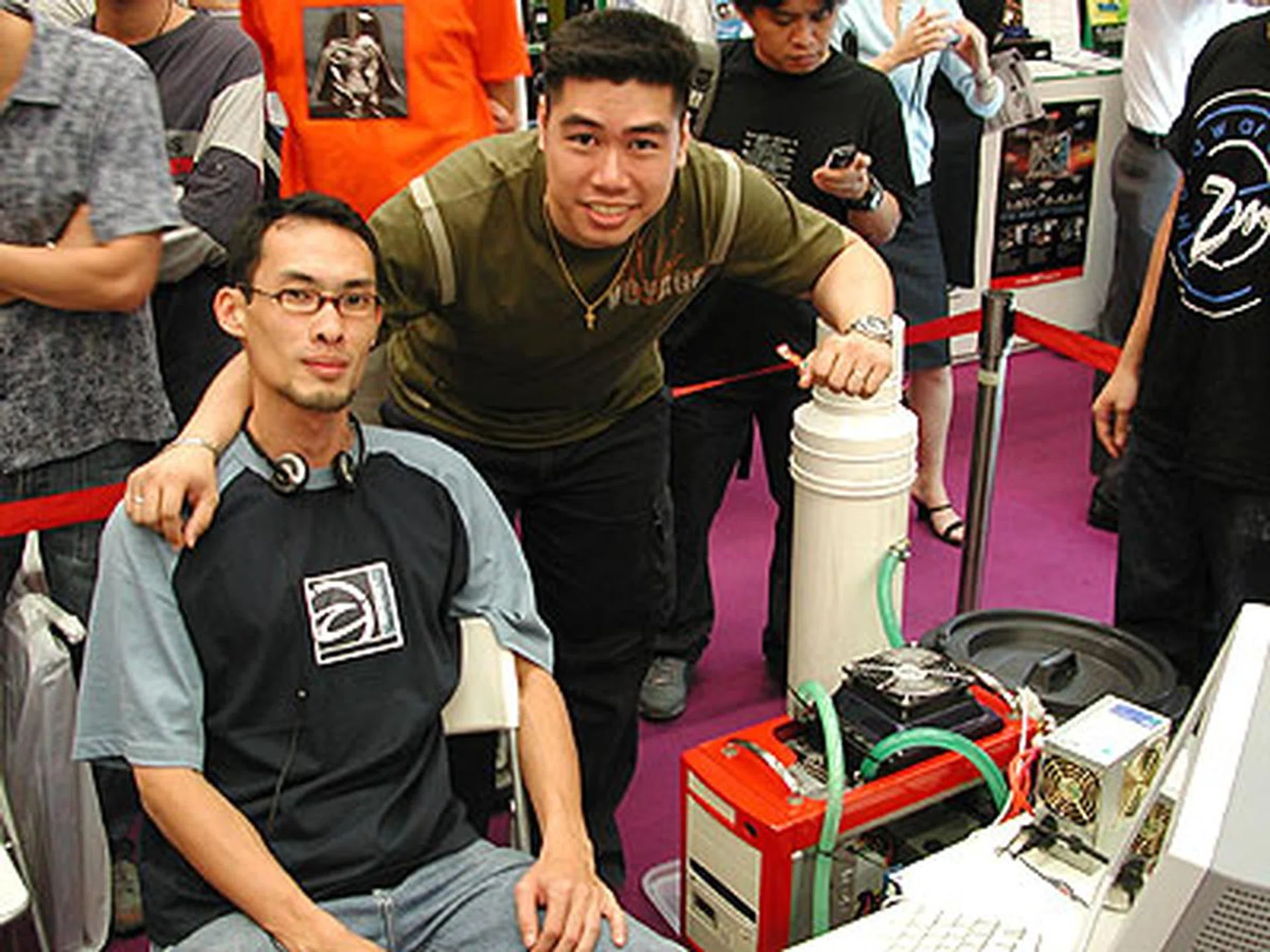 xtn32 and DriftDriver with their crowd-pulling overclocking rig.