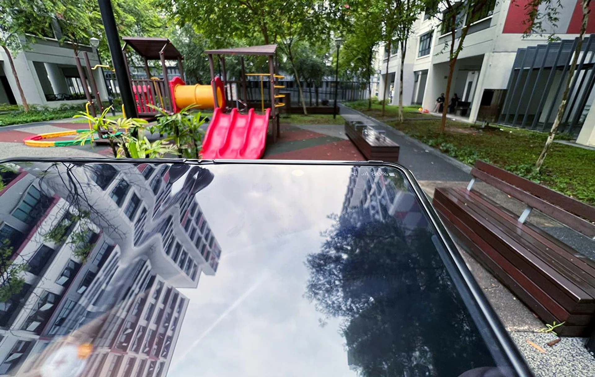 A well-hidden under-display camera.