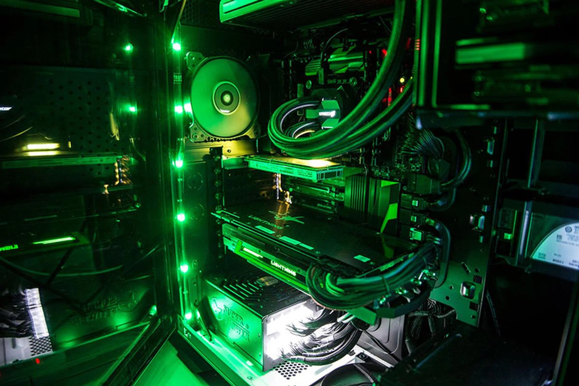 This is a colorful one. The LEDs are courtesy of the NZXT Hue, which can be tuned to nearly any color you can think of. It has an MSI X99A XPower AC motherboard with an Intel Core i7-5820K processor, an MSI GeForce GTX 980 Ti Lightning, and a whopping 32GB of DDR4 RAM, all packed in a Corsair 760T chassis. (Image Source: enenyi)