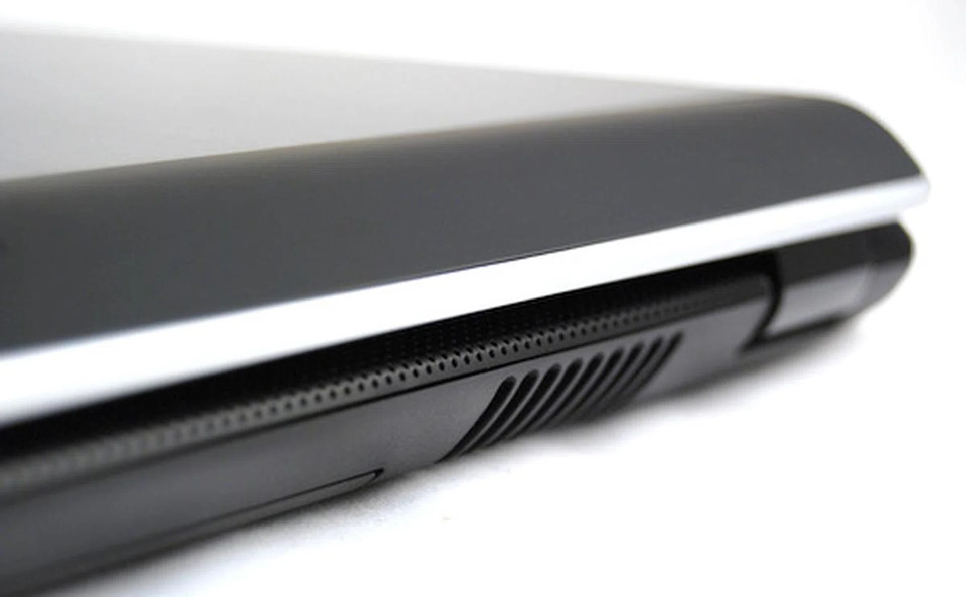 Heat vents are well distributed, making it more efficient to expel excess heat. 