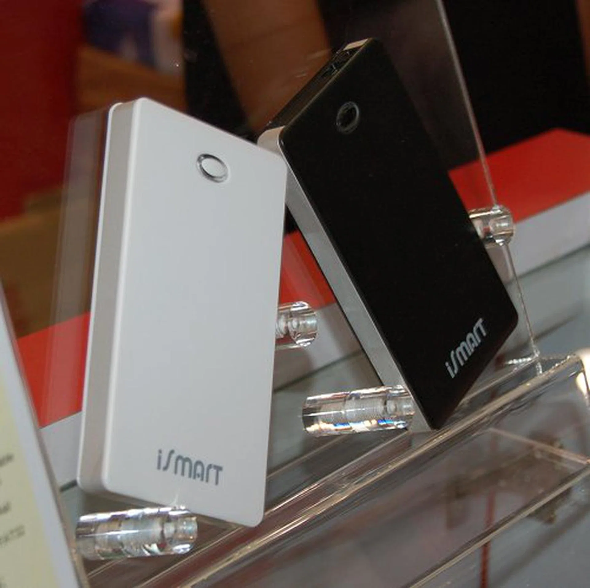 It may say iSmart on the outside but these beautifully crafted 2.5-inch screw-less mobile storage units are actually built around Hitachi hard drives. Prices start from S$99 for 40GB with a 3-year warranty to put your mind at ease.