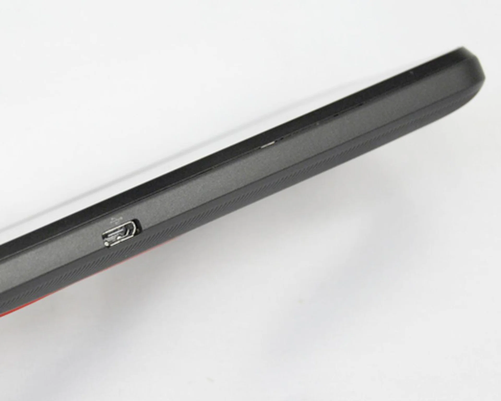 ...with the micro-USB port (which has no cover to protect it) situated on the left.