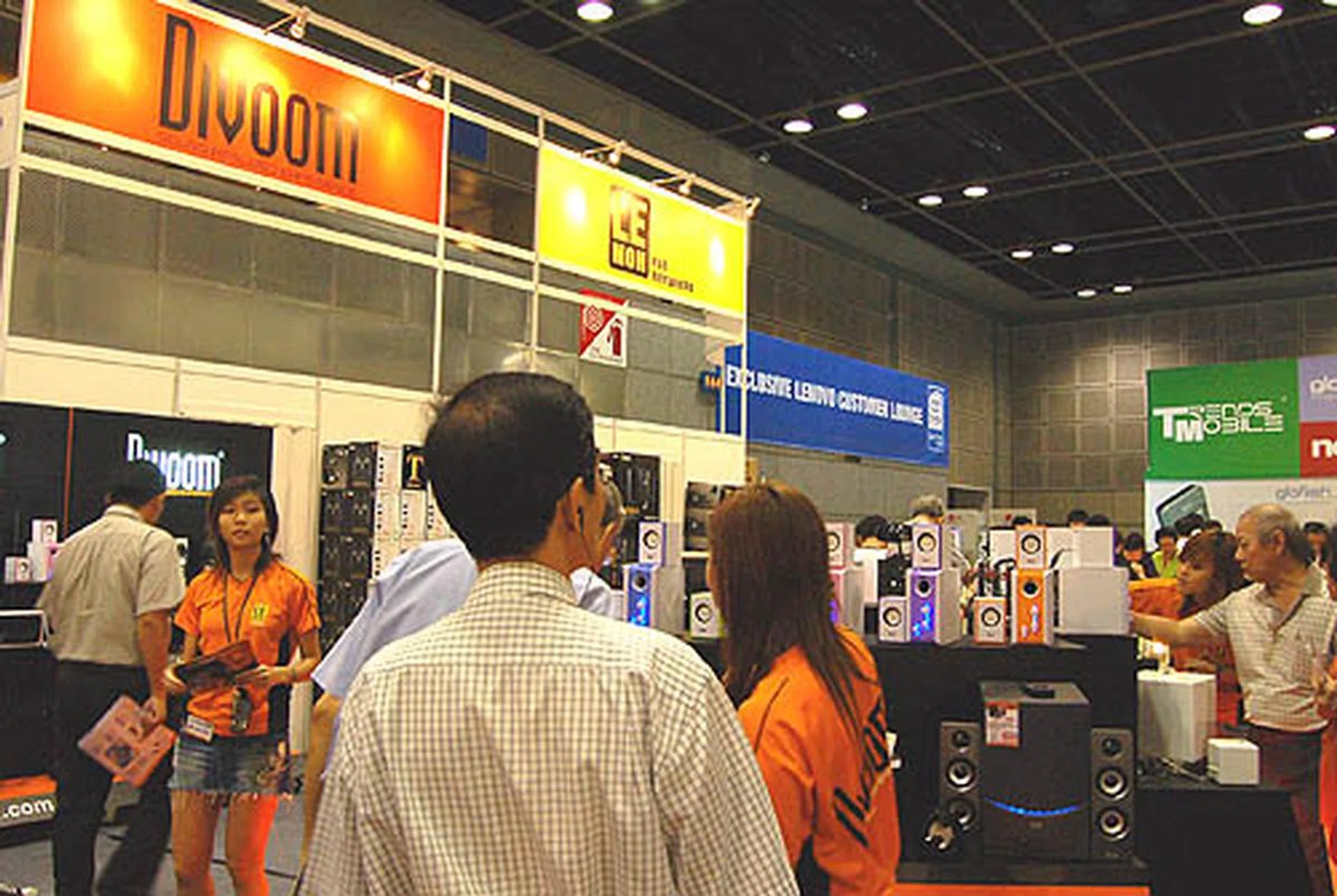  LeMon made an appearance at the IT Show 2007 with their colorful booth.  