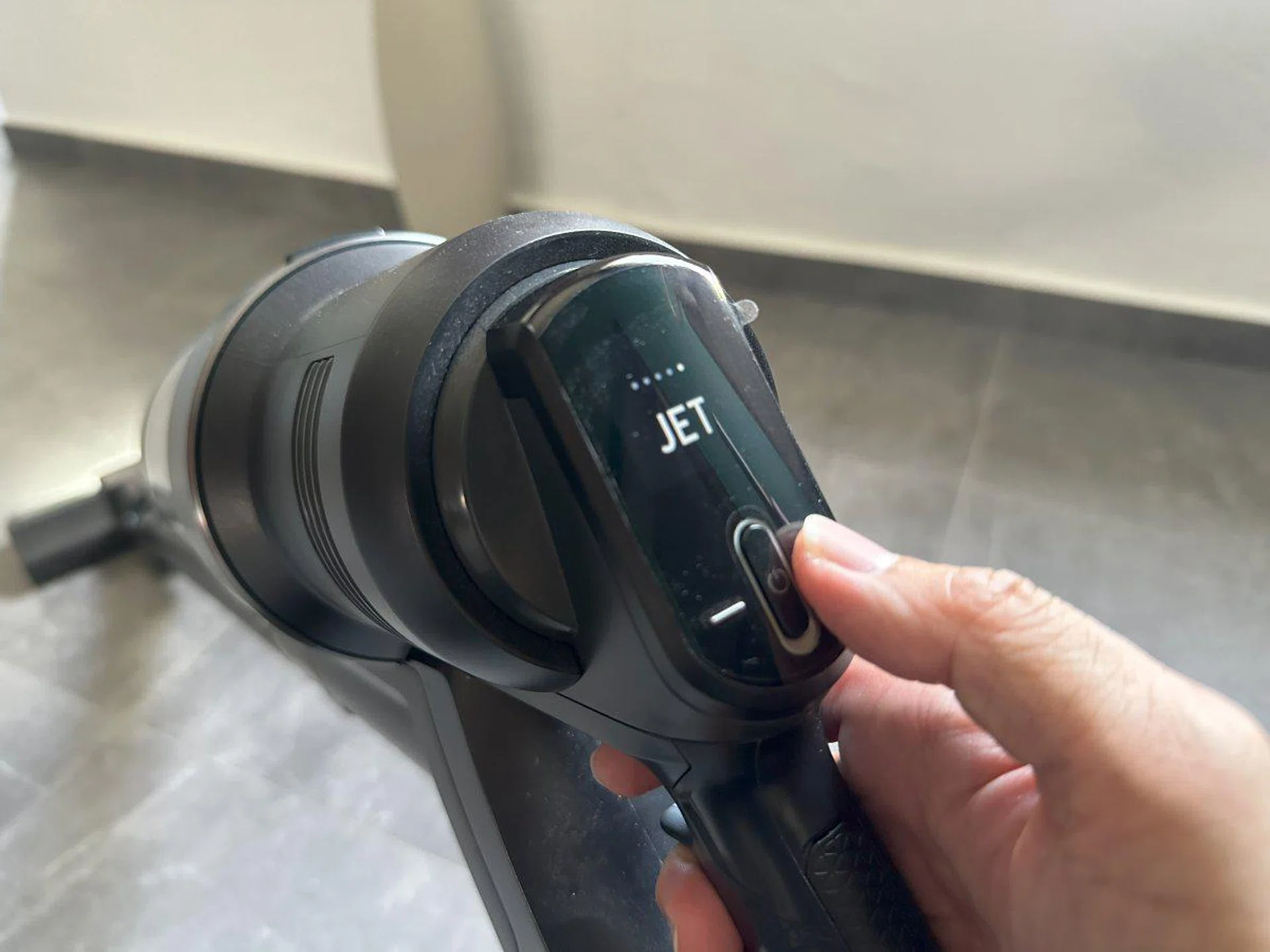 Using any other attachment will revert to manual power selection.