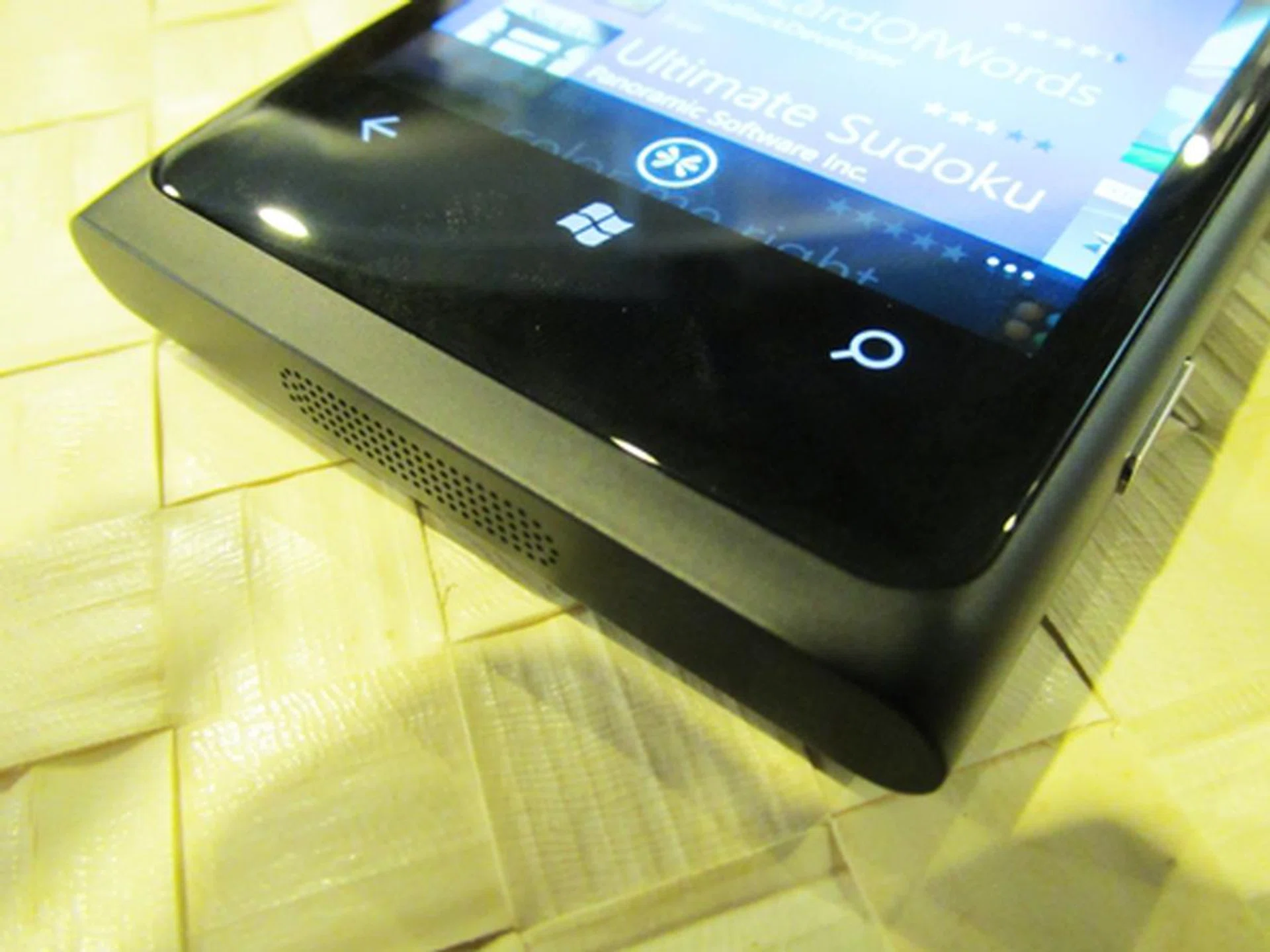 The Lumia 800 relies on three touch controls (back, home, search), something that is characteristic of Windows Phone 7 devices. 