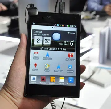 Holding the Optimus Vu in your hands takes some time getting used to due to its unusual form factor and wide girth. However, it compensates by being extremely thin at 8.5mm and light which takes a little pressure off from trying to get a good grip on it. Its bright IPS screen is certainly made for quality reading, especially colored mediums such as comics and magazines.