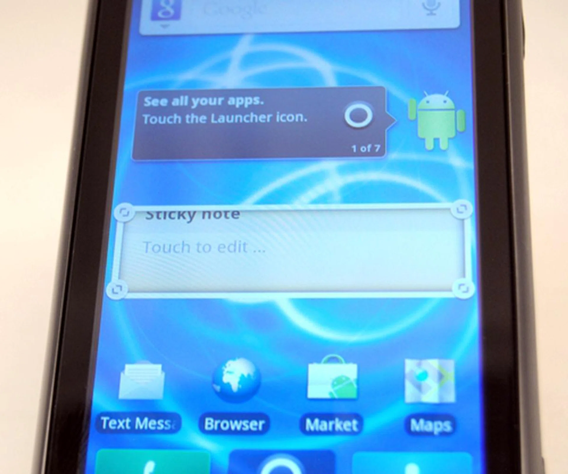 What is unique about Motorola’s widgets is that they can be resized. You click and hold one widget to move around the home screen page. A white frame with resize handles will then surround the widget. 