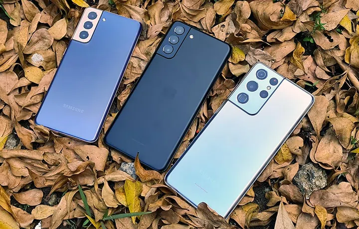 Samsung Galaxy S21, Galaxy S21+, and Galaxy S21 Ultra (left to right).