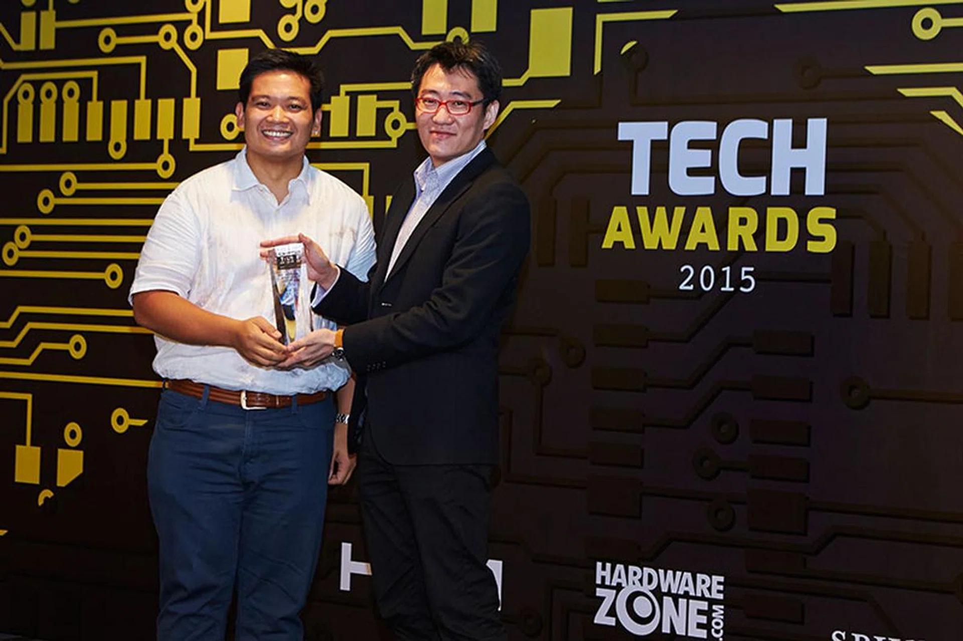 Bose is our readers' favorite wireless speakers brand and home theater system brand. Receiving the trophies here is Mr. Sherwin Siregar, Deputy CEO of Atlas Sound & Vision.