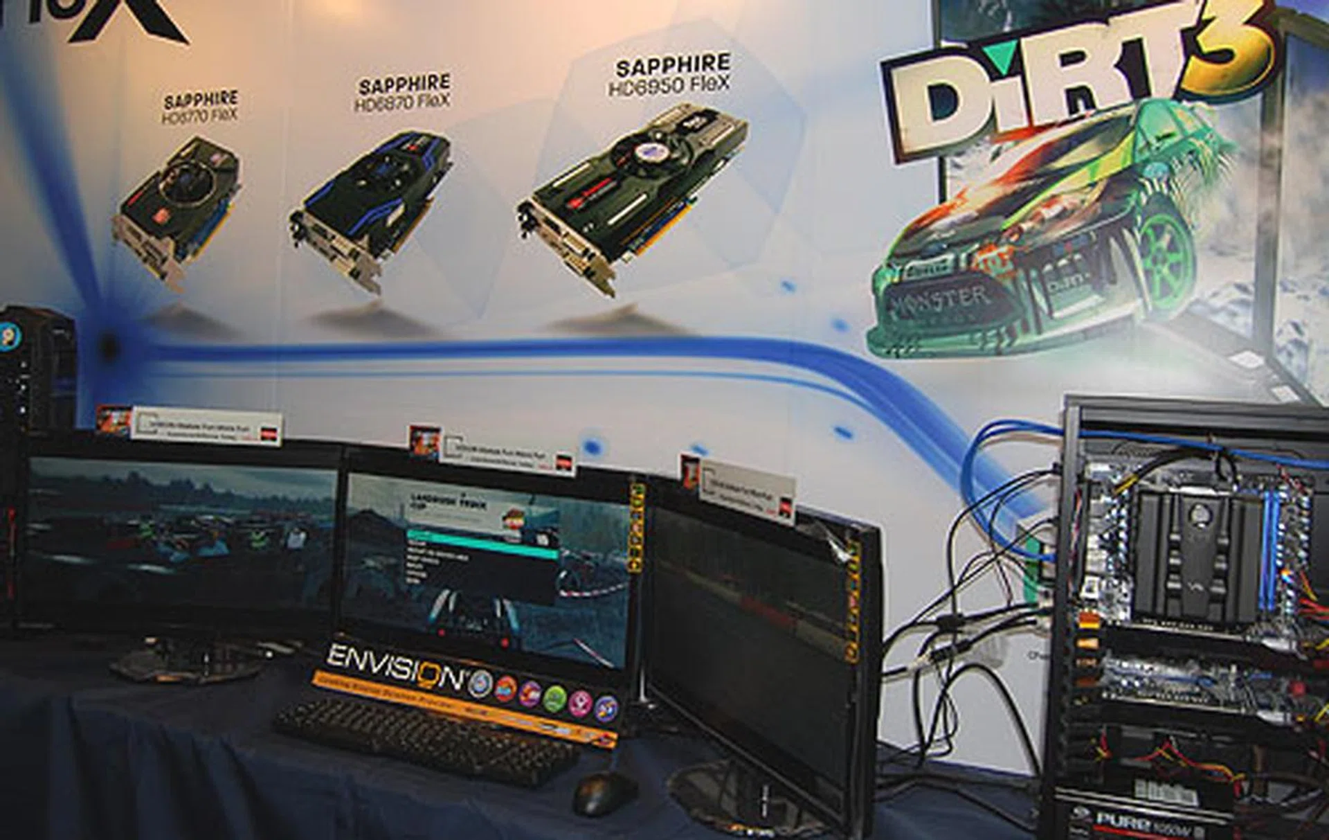 A demonstration to illustrate the FleX advantage from Sapphire when it comes to building multi-monitor systems.