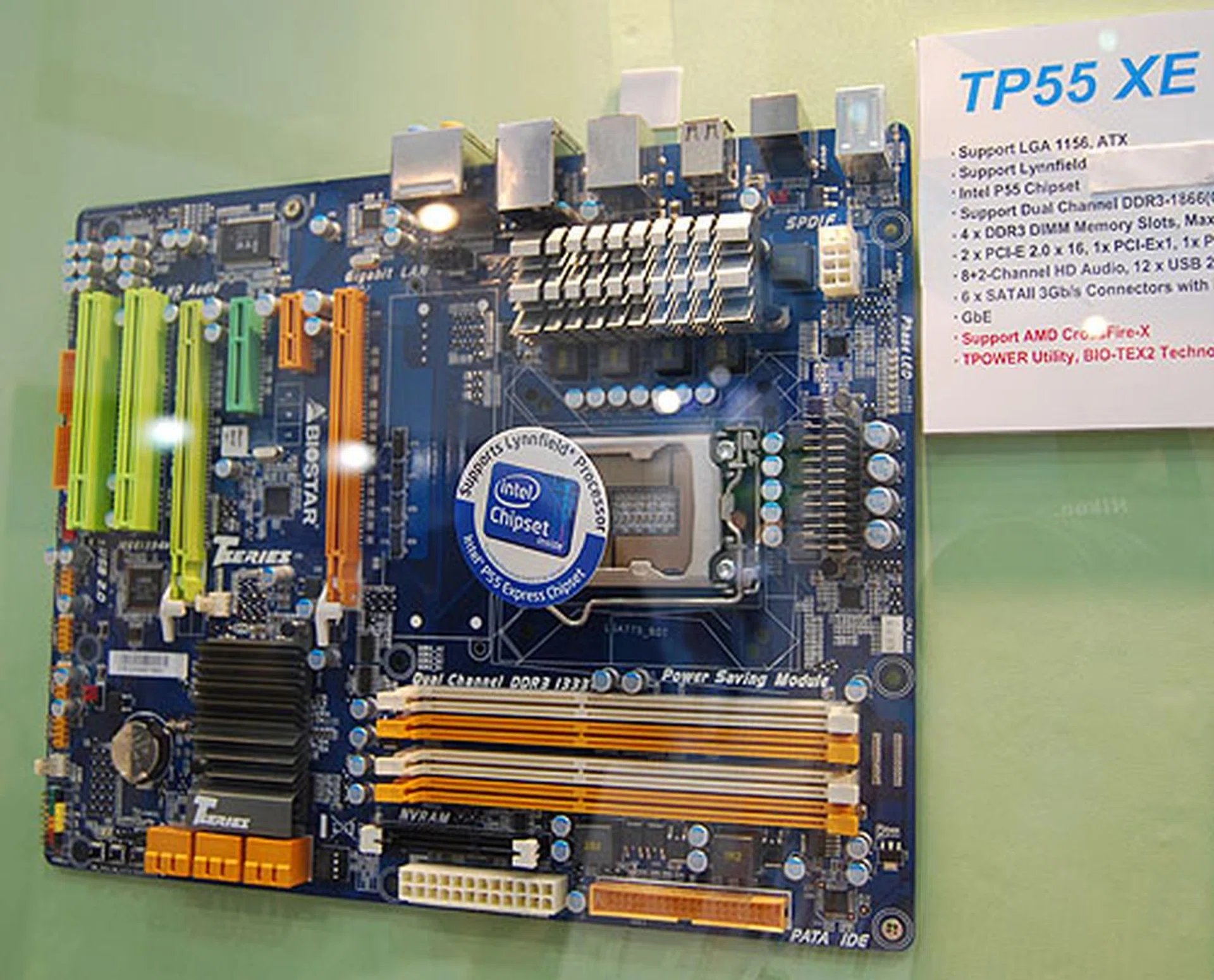 Biostar's TP55 XE is a fairly typical P55 motherboard, with CrossFireX capable 2x PCIe slots, 4 DDR3 memory slots and six SATA ports. The layout looks generally clean and well planned.