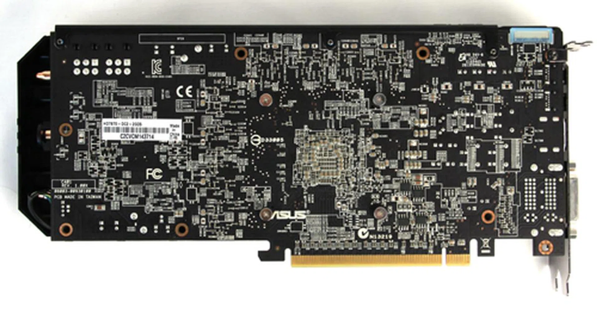 Like most ASUS cards, the HD 7870 uses a custom PCB and in some ways, helps it to better cope with its higher clocked nature (and in overclocking).