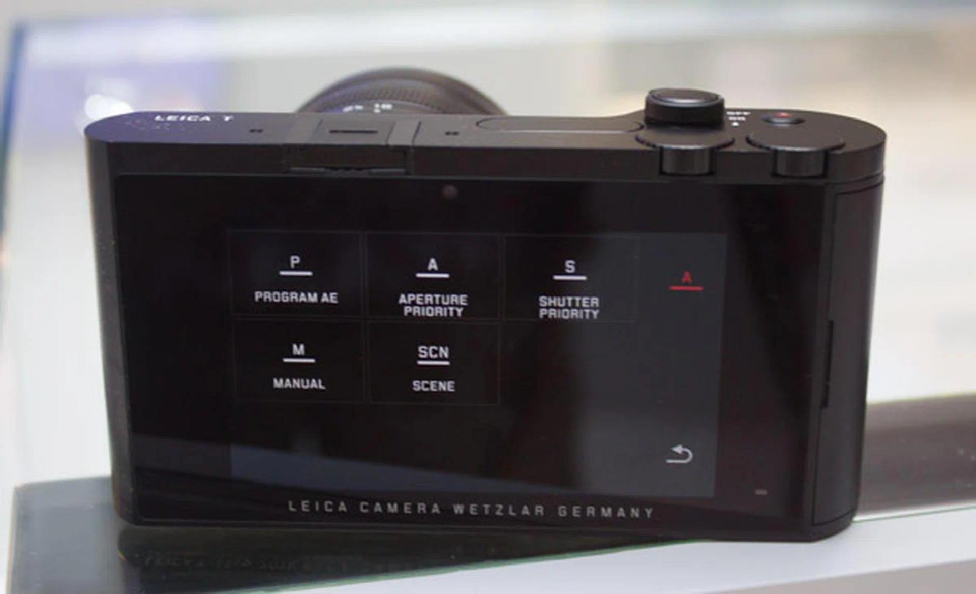 Choose between the various shooting modes by tapping on the "A" in the screen.