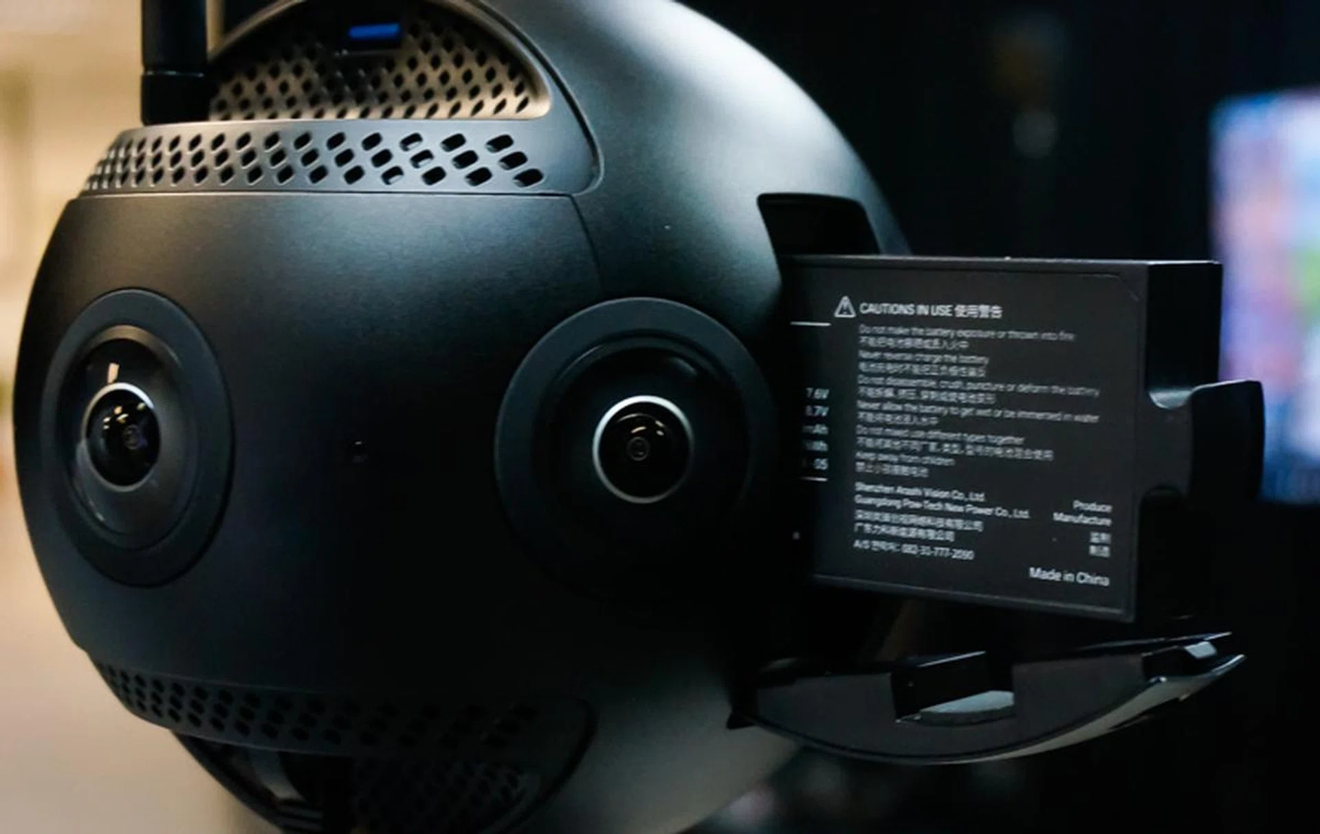 A hot swappable battery means you can keep recording without stopping.