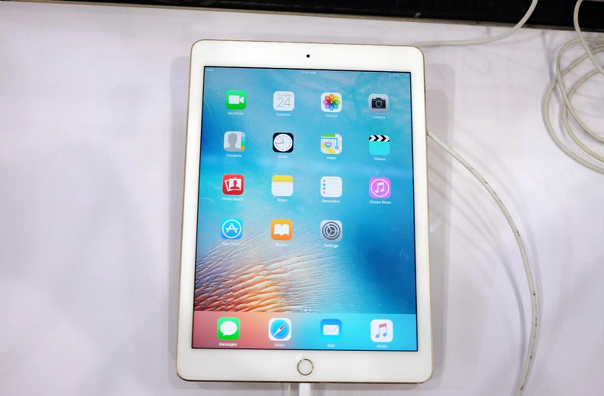 Apple's iPad Pro 9.7 takes all of the features of the 12-inch iPad Pro and puts them into a more standard 9.7-inch form factor including stereo speakers, and Apple Pencil compatibility. Get one from Nubox starting at S$888 and receive a free case, stand, tempered glass screen protector, 4.8Amp 2 port adapter, and USB Fan.