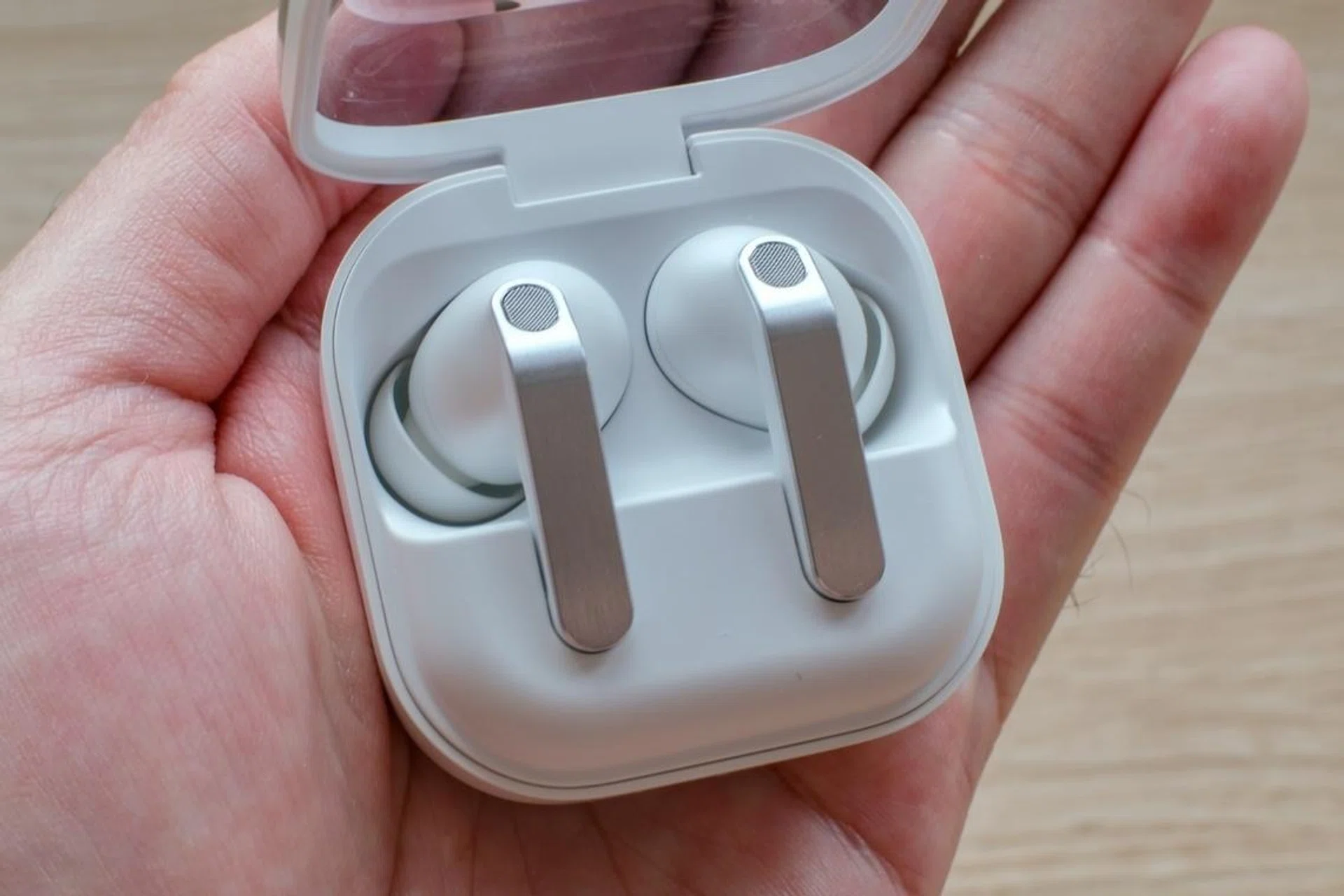 Samsung Galaxy Buds4 Pro in hands