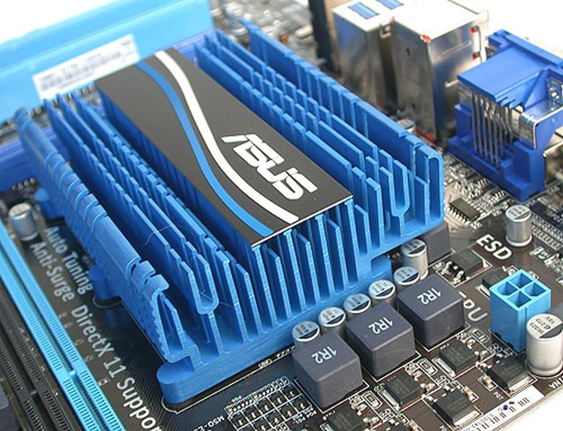 The large single heatsink that cools the chipset and processor. We were surprised that there is no cooling fan on the heatsink. 