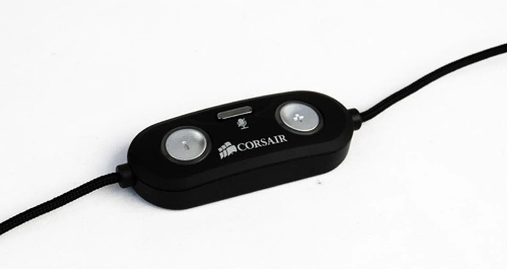 The in-line volume control pod is slightly larger than average making it easy to find and manipulate. A handy button to mute the microphone is also provided.