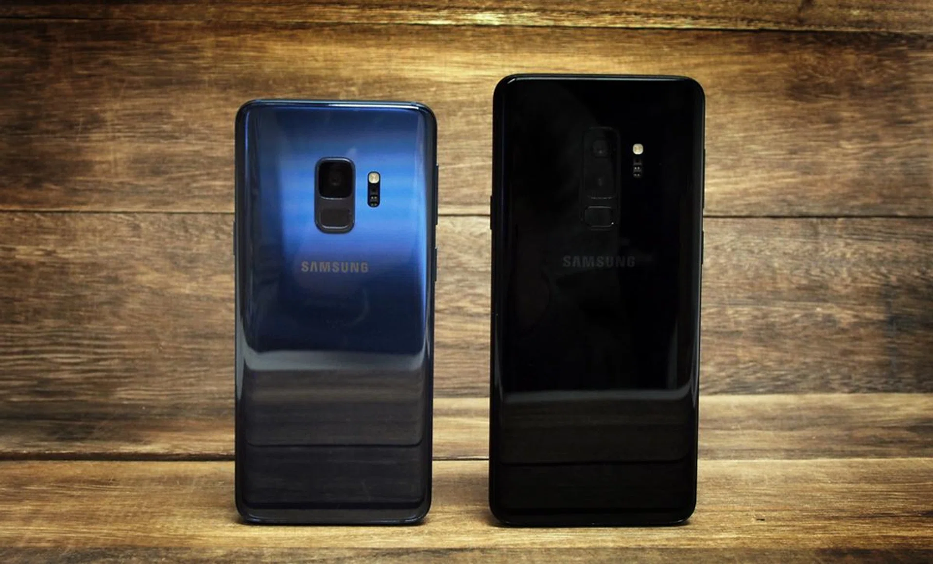 The Samsung Galaxy Note 9 is said to have the same camera hardware as the Galaxy S9+ (right).