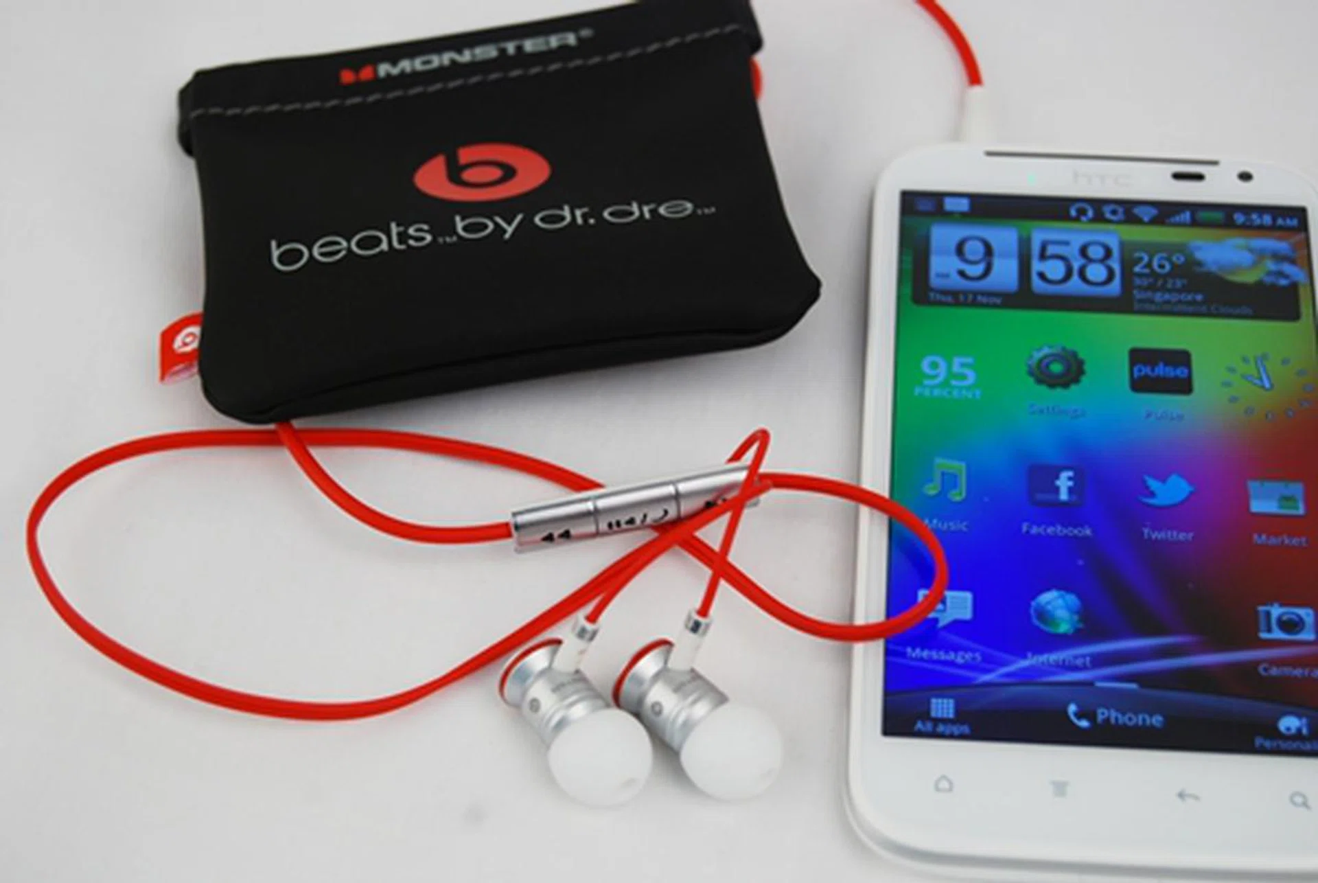 The custom-made HTC urbeats earphones by Dr. Dre sports white ear plugs to match the HTC Sensation XL.