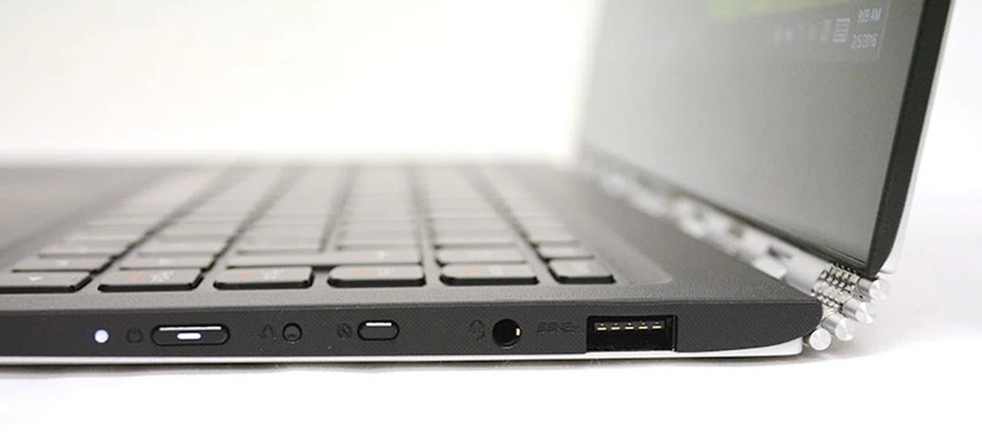 Lenovo Yoga 900 ports