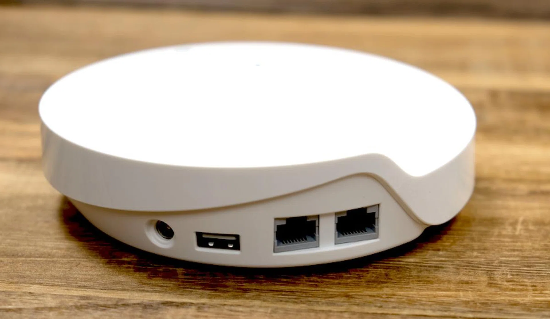 Each Deco M9 Plus node has two Gigabit Ethernet ports and a USB port. The USB port is unusable for now.