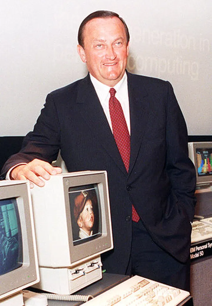 William C. Lowe in 1987, unveiling IBM’s latest PC model. (Image Source: Richard Drew, Associated Press)