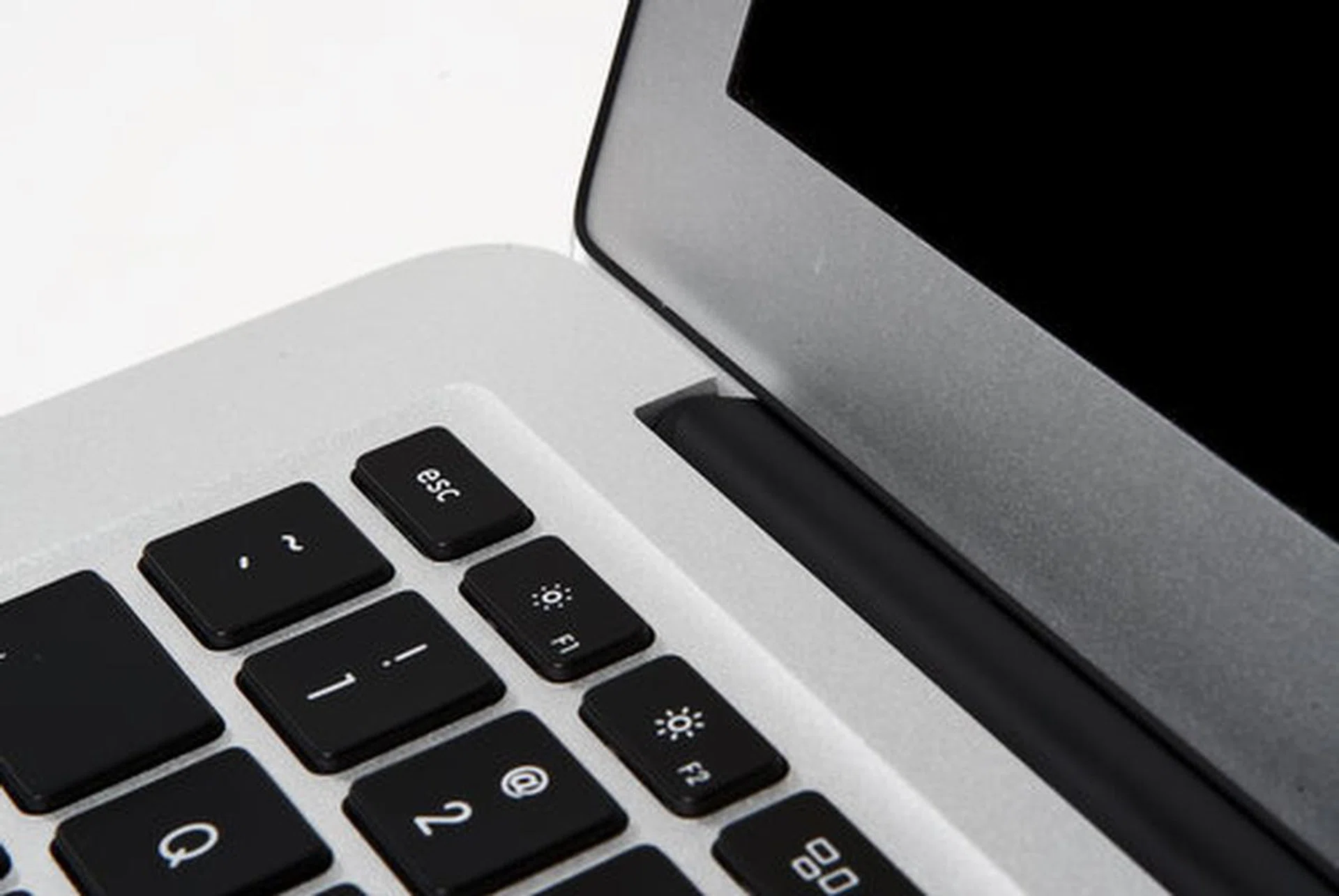 The slight recess of the keyboard makes it quite comfortable to type on. The keys themselves are also quite rigid, a hallmark of chiclet keys.