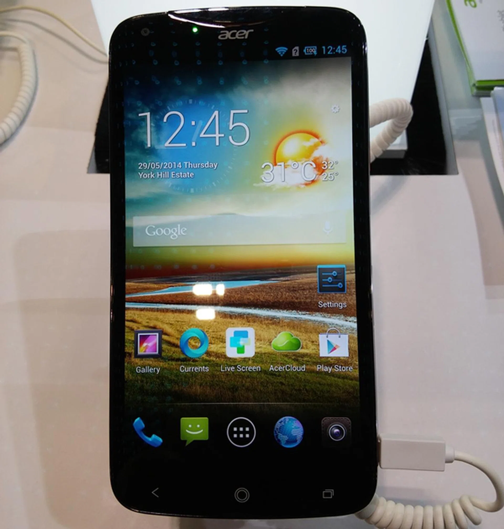The Acer Liquid S2 is powered by a Qualcomm Snapdragon 800 quad-core 2.2GHz processor, 2GB RAM and Android 4.2.2 Jelly Bean. It has a 6-inch Full HD display with Gorilla Glass 3. Other specs include a 13-megapixel rear camera with F2.2 aperture, BSI sensor, 4K video recording capability and 4G connectivity. It is available at $599 (down from $799).