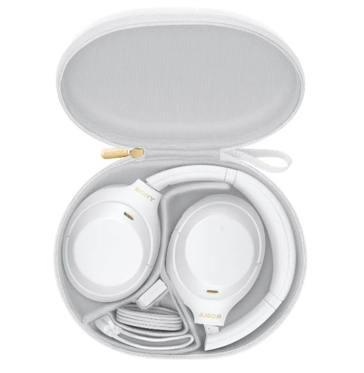 The Sony WH-1000XM4 Silent White comes with matching white accessories. (Image source: Sony)