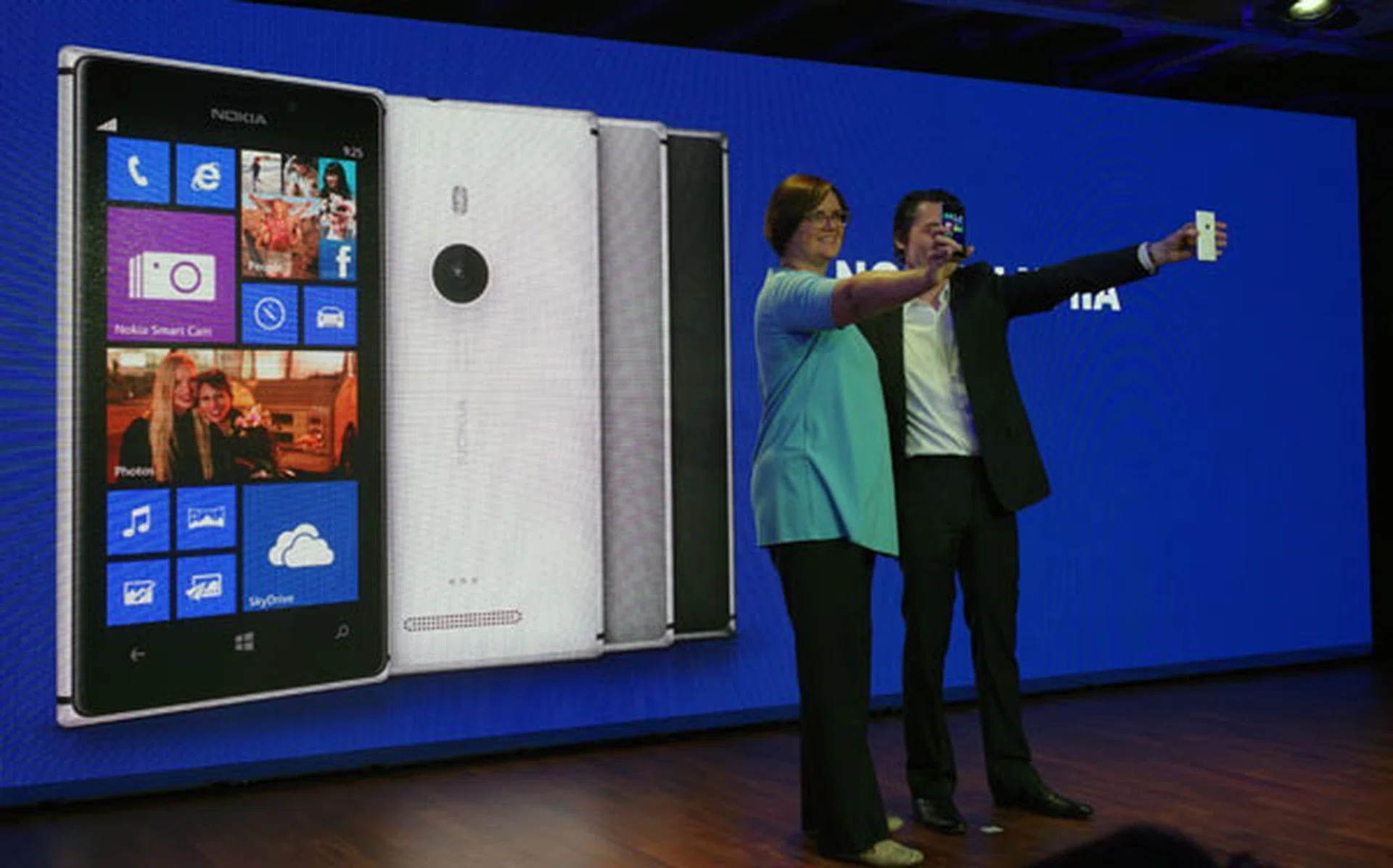 Ladies and gentlemen, presenting the Lumia 925.