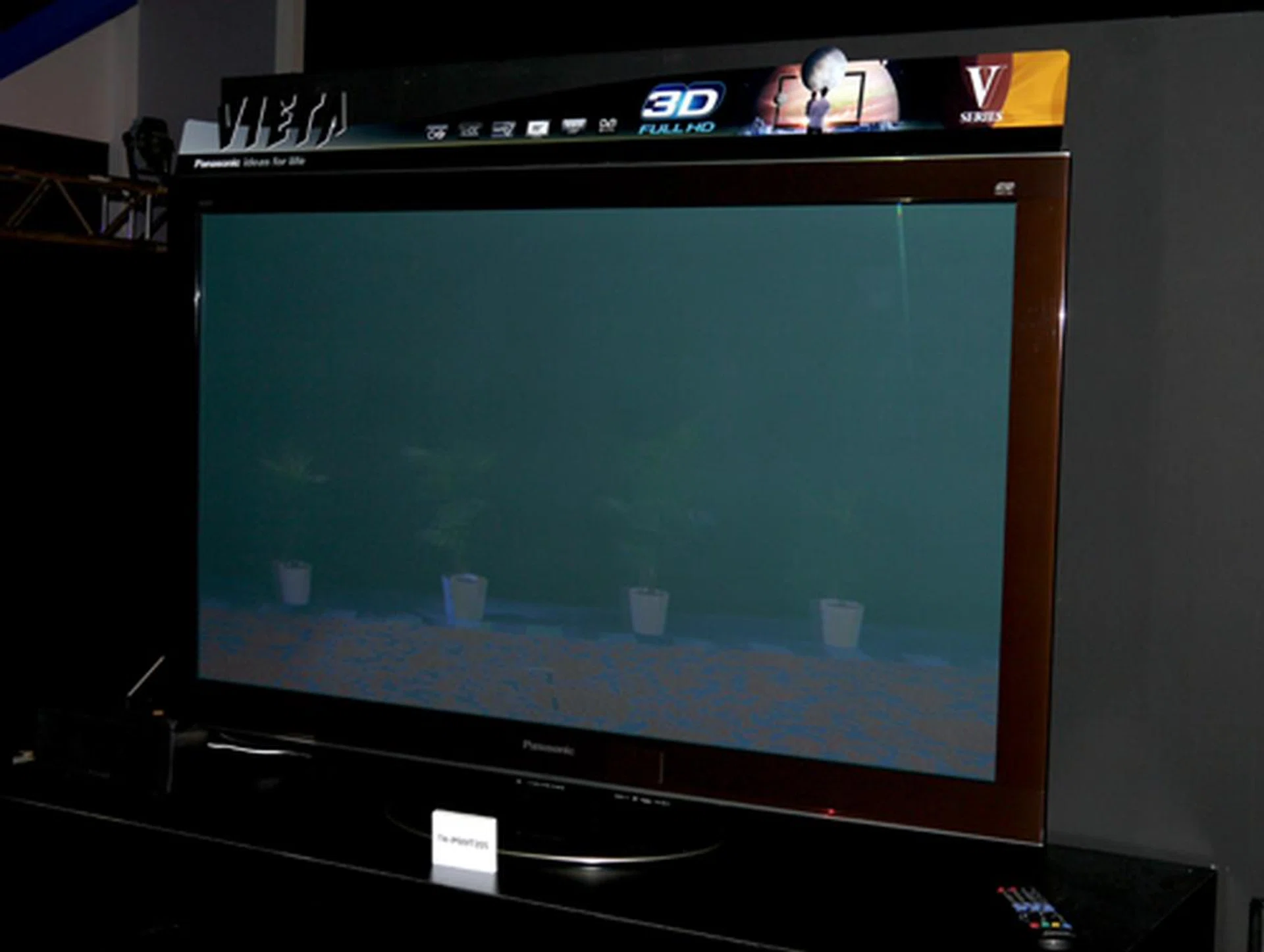 This shot in the dark might not do the VT20 justice, but we did like what we saw at Panasonic's 3D demonstration booth. The flagship VT20 will be cloaked in a radical brown hue, and will grace the shelves in 50 and 58 inch sizes.