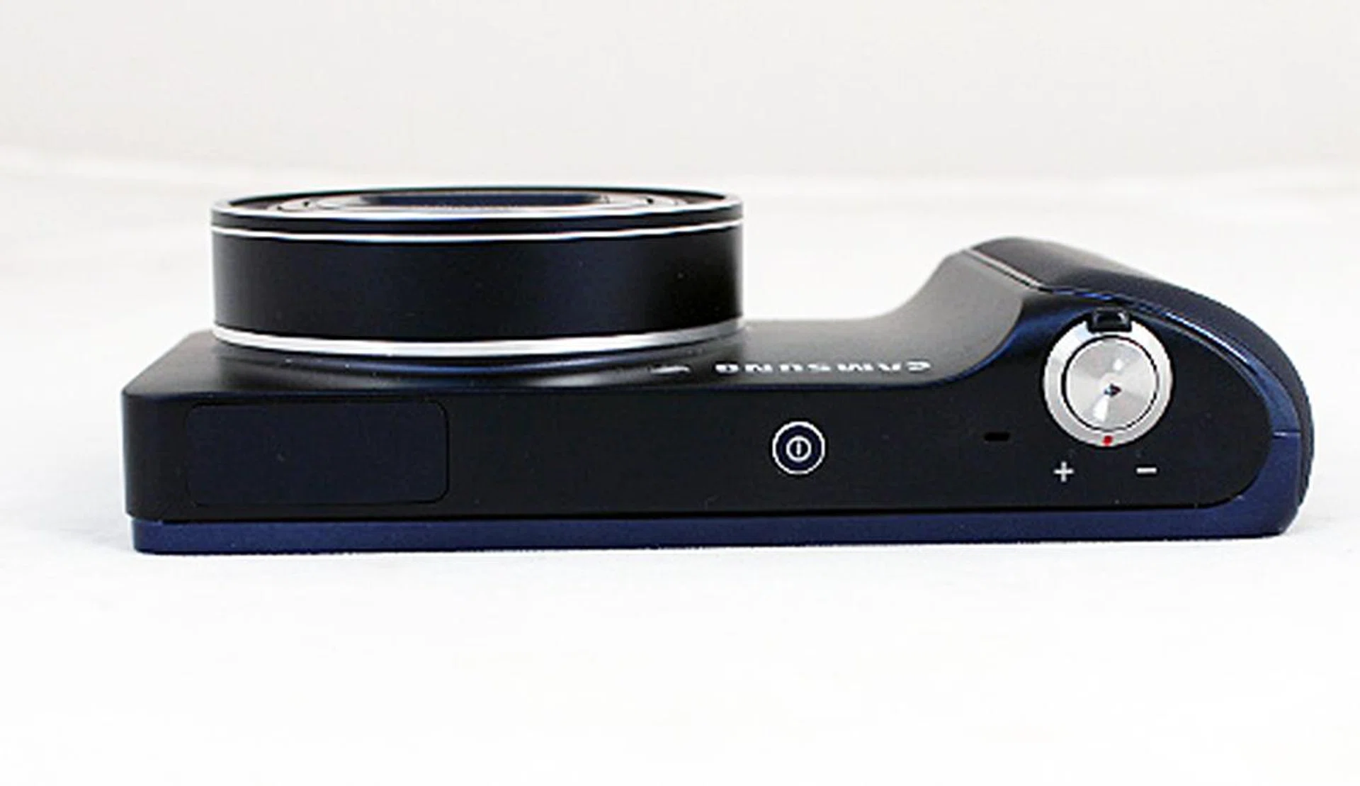 There's nothing much going on on the top plate of the Galaxy Camera except the power button, zoom lever and shutter release button.