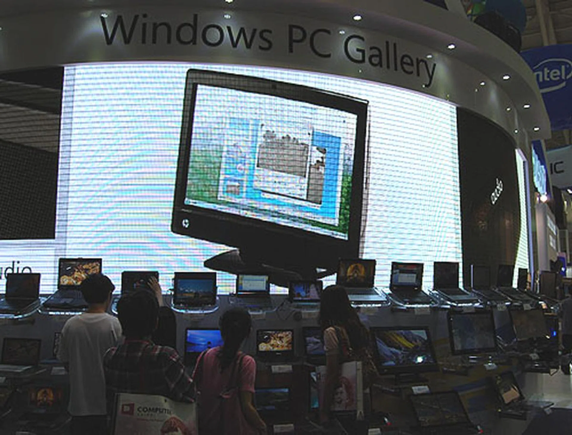 The Windows PC Gallery is a fine example of the many systems, desktop, notebooks and AIOs that have Windows installed on them. Of course, we have seen this on numerous occasions and there's hardly anything new here besides updated hardware. It's probably helpful to those shopping for a new PC or notebook.
