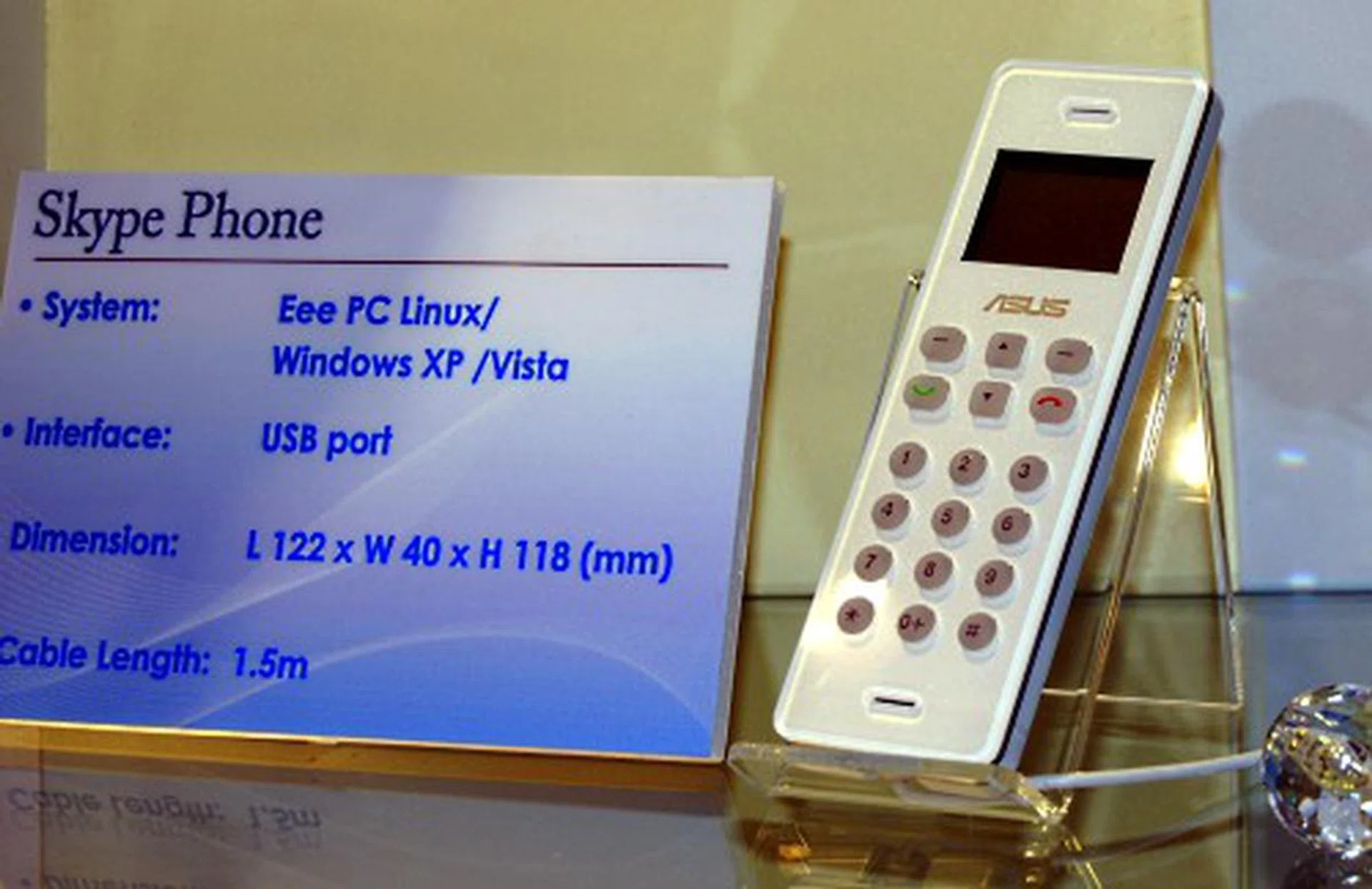  Well, to round up the Eee coverage is the Skype phone from ASUS, which again, we assume is compatible with other computers too.  