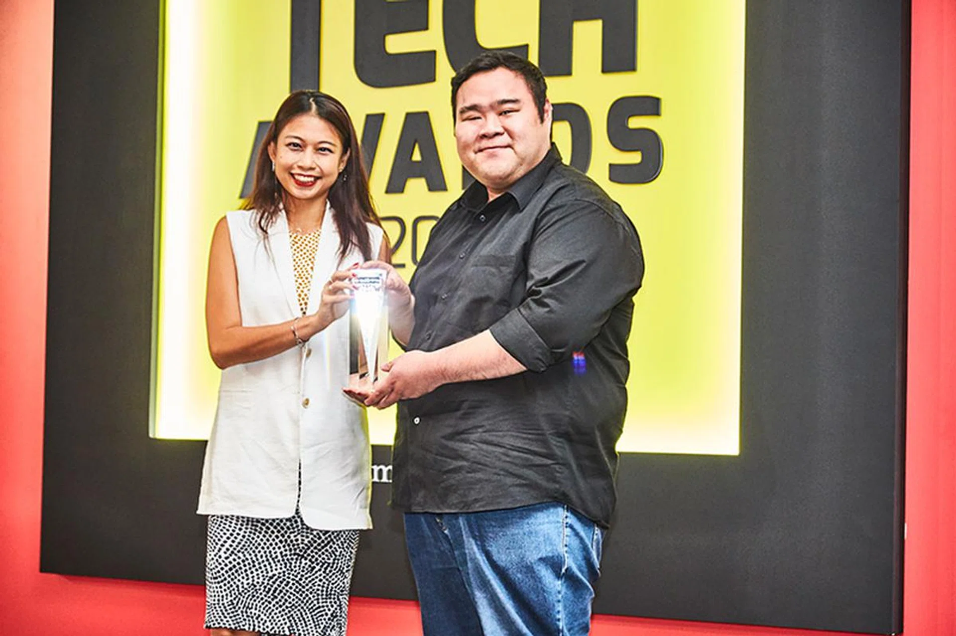 The Readers' Choice for Best Home Theater System Brand goes to Bose this year. Accepting the award from Ms. Reta Lee, group editor for HWM Singapore and HardwareZone.com here is Mr. Wee Cher Young from Atlas Sound and Vision.