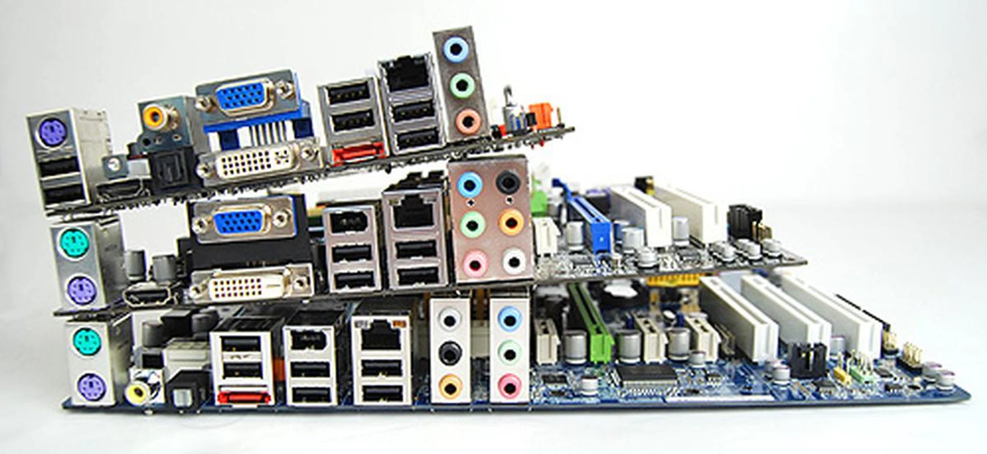 Just look at how much smaller the Mini-ITX Zotac GeForce 9300-ITX WiFi (topmost board) is compared to a microATX and normal ATX size board.