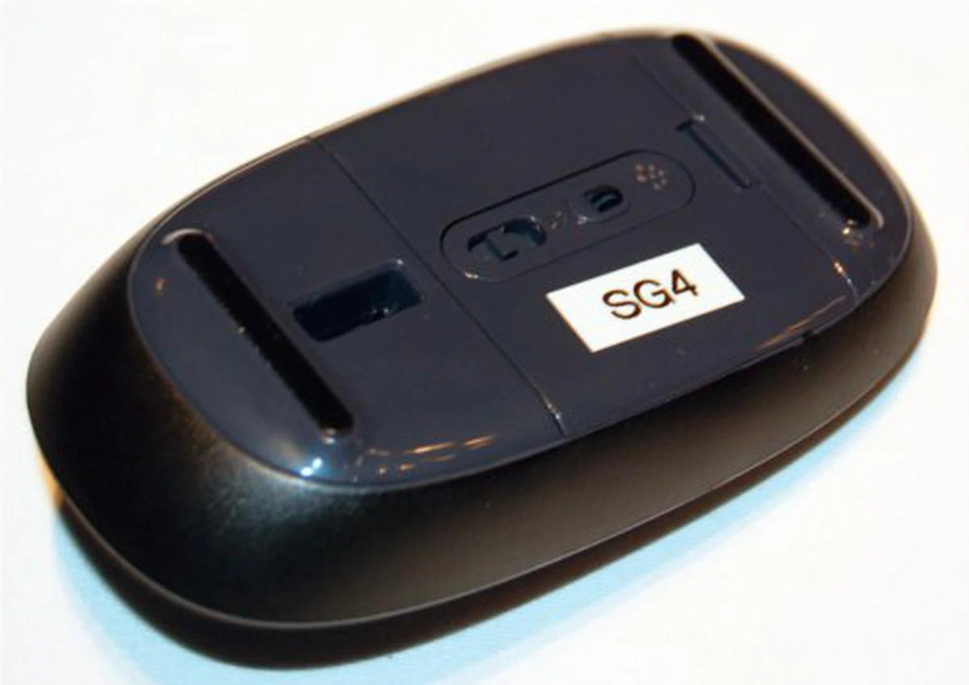 As with the Touch mouse, the power switch is located at the bottom of the Explorer Touch mouse.