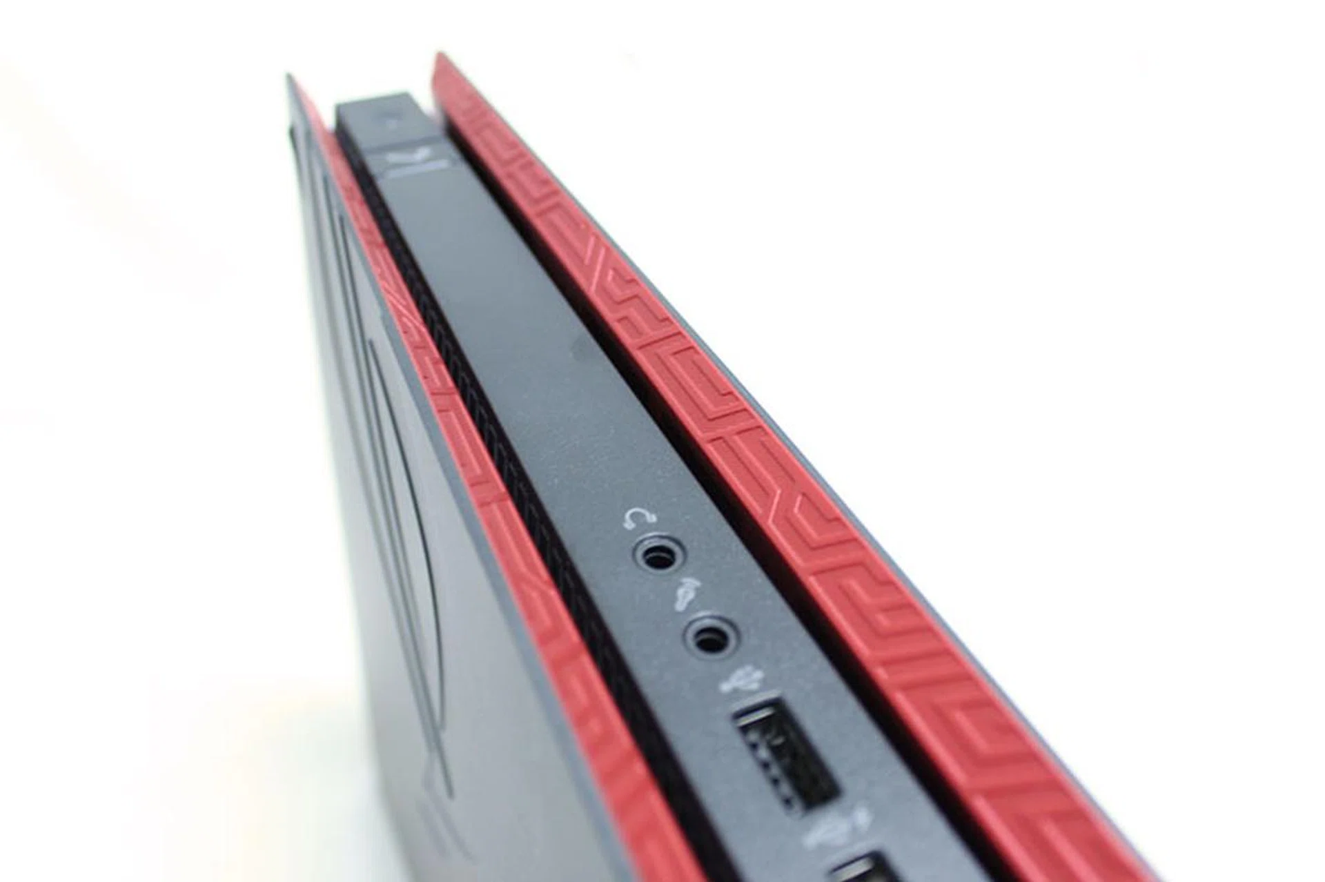 The ROG GR6 sports a similar Mayan-inspired design as the ROG G20AJ.
