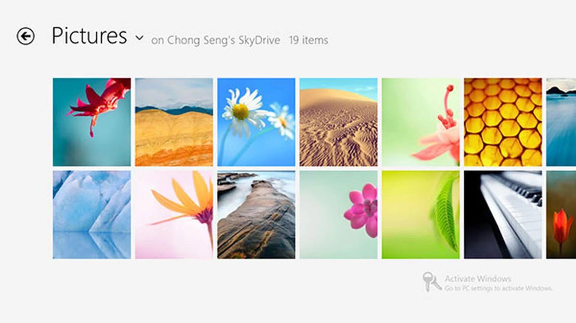 The other view is the 'Thumbnails' view, which basically presents your files in giant thumbnails (for documents, file names will be shown as well).