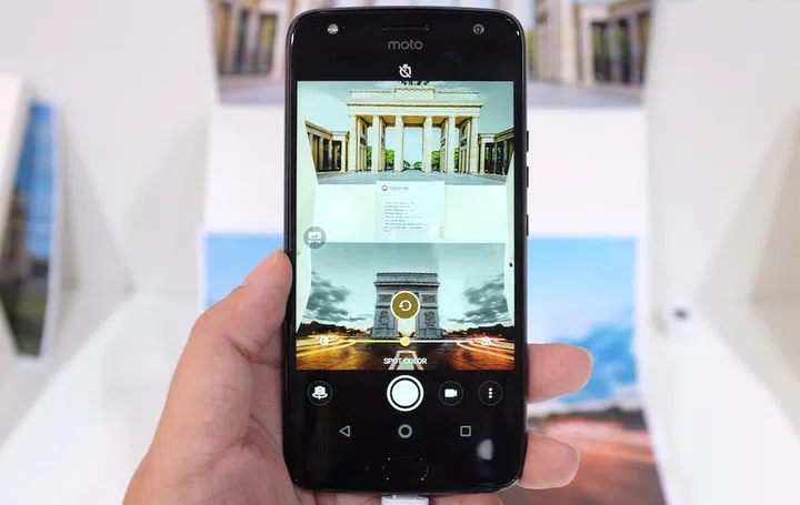 Spot color is also available to make your photos stand out.