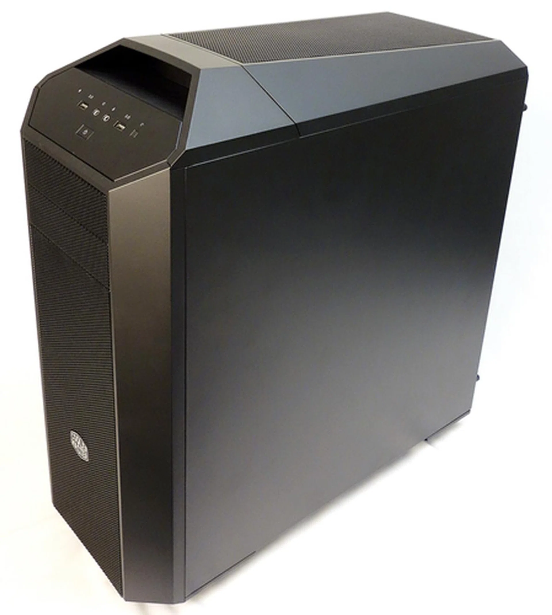 This is how the MasterCase 5 looks like after we installed the top mesh cover for the liquid cooling bracket.