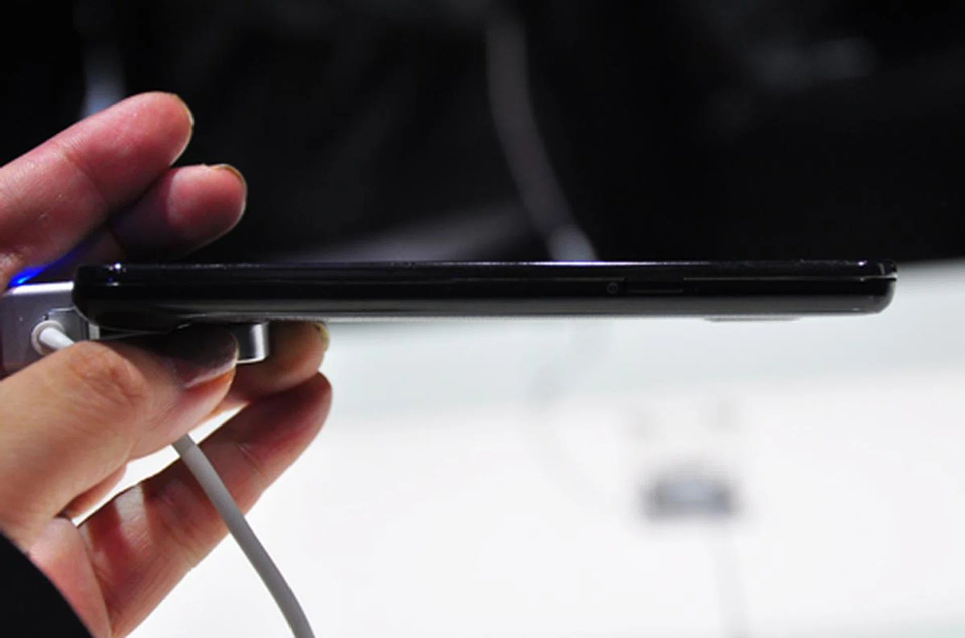 Like its predecessor, the Galaxy S II retains its wiry and light form. As you can see here, its 8.49mm thick body is impressively thin for a phone that packs a few punches like a dual core processor, and a 1650mAh battery.