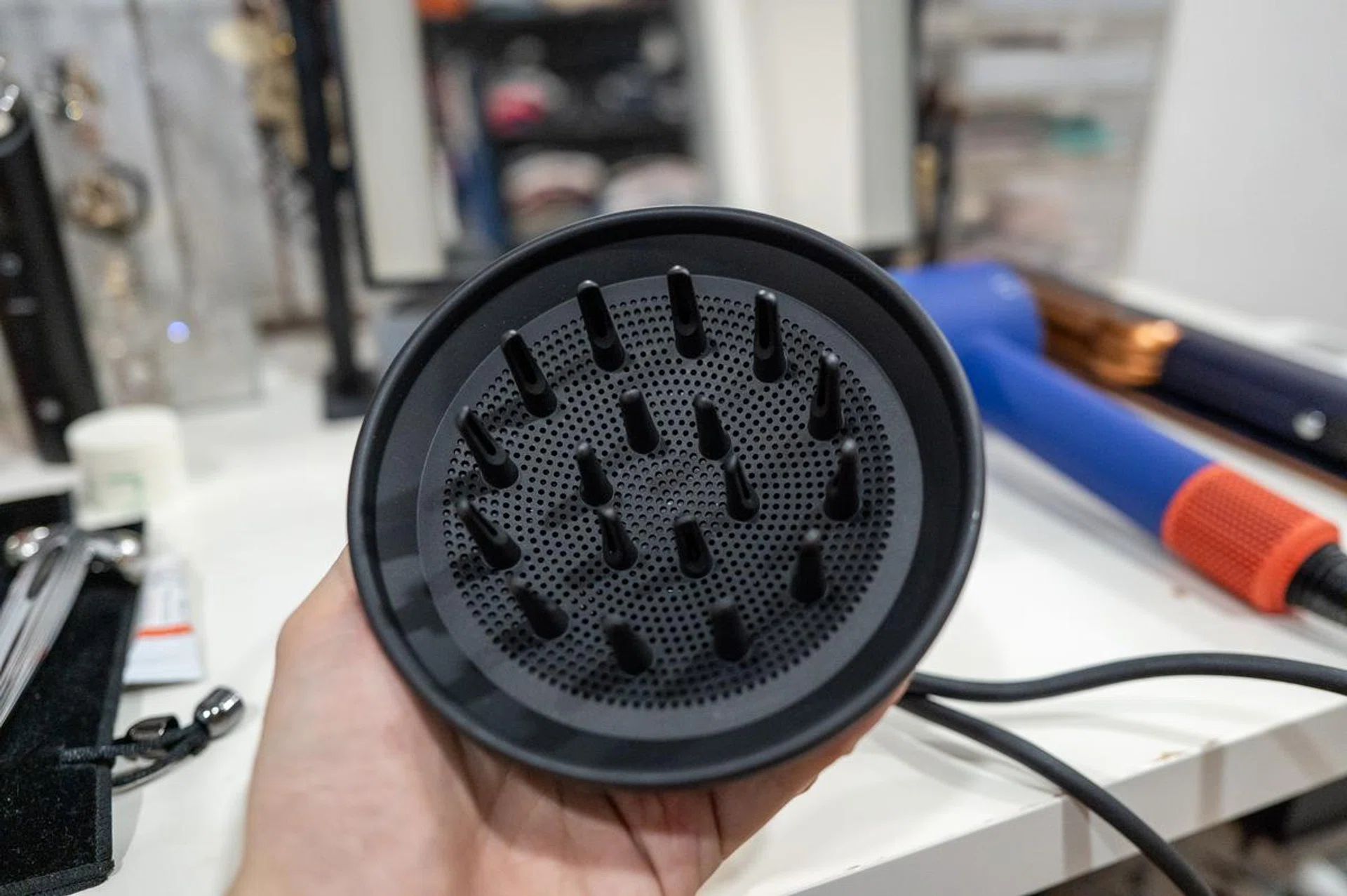 The huge diffuser attachment is back. PHOTO: HWZ