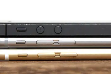 The Apple iPhone 6 (middle) is the thinnest iPhone model to date at 6.9mm. (Photo: HWZ)