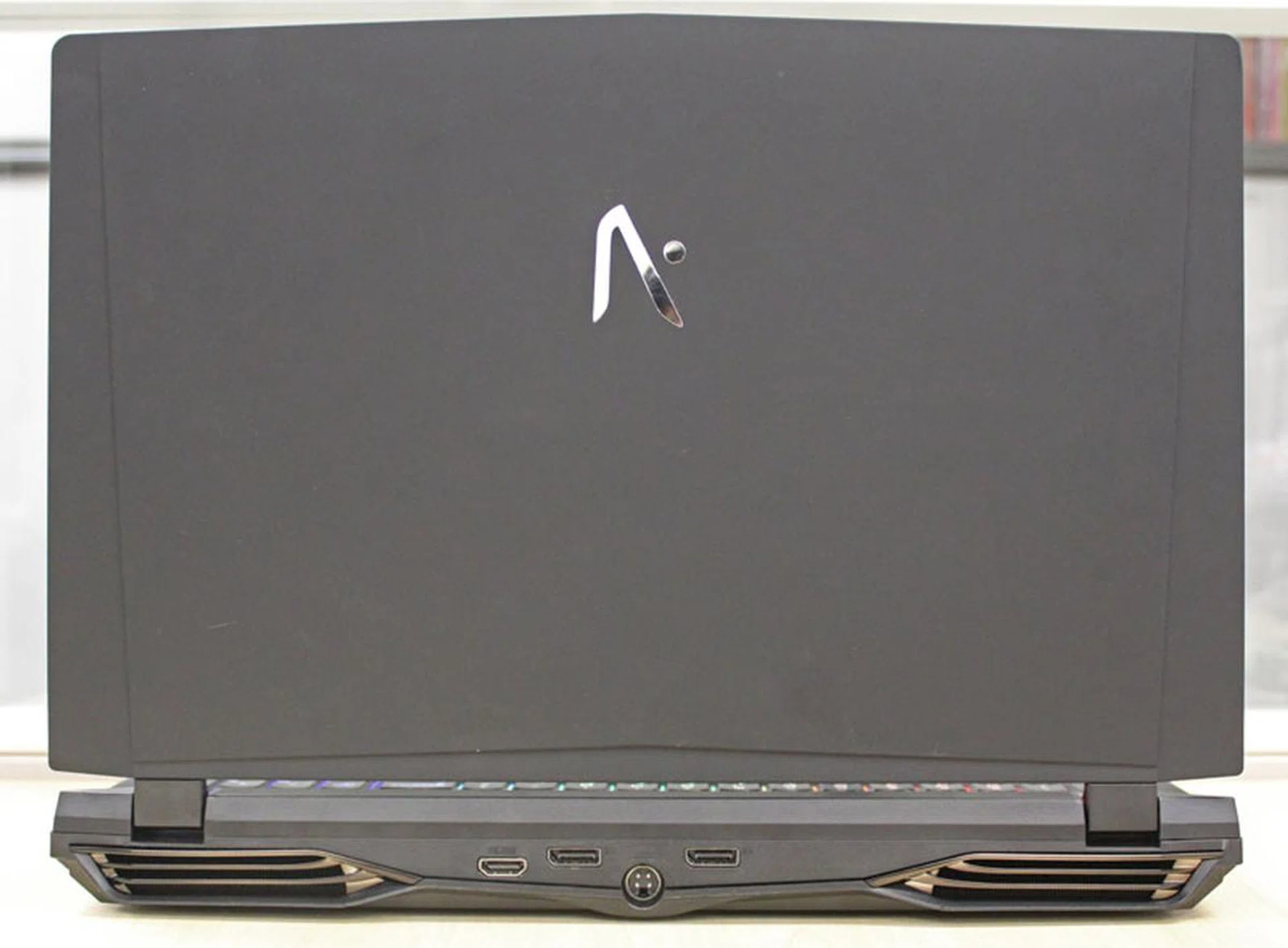 There's only the display outputs (one HDMI, two DisplayPorts) and the power input at the back of the machine. If you're constantly swapping storage options in and out, you'll be happy to know there's no USB port at the back.