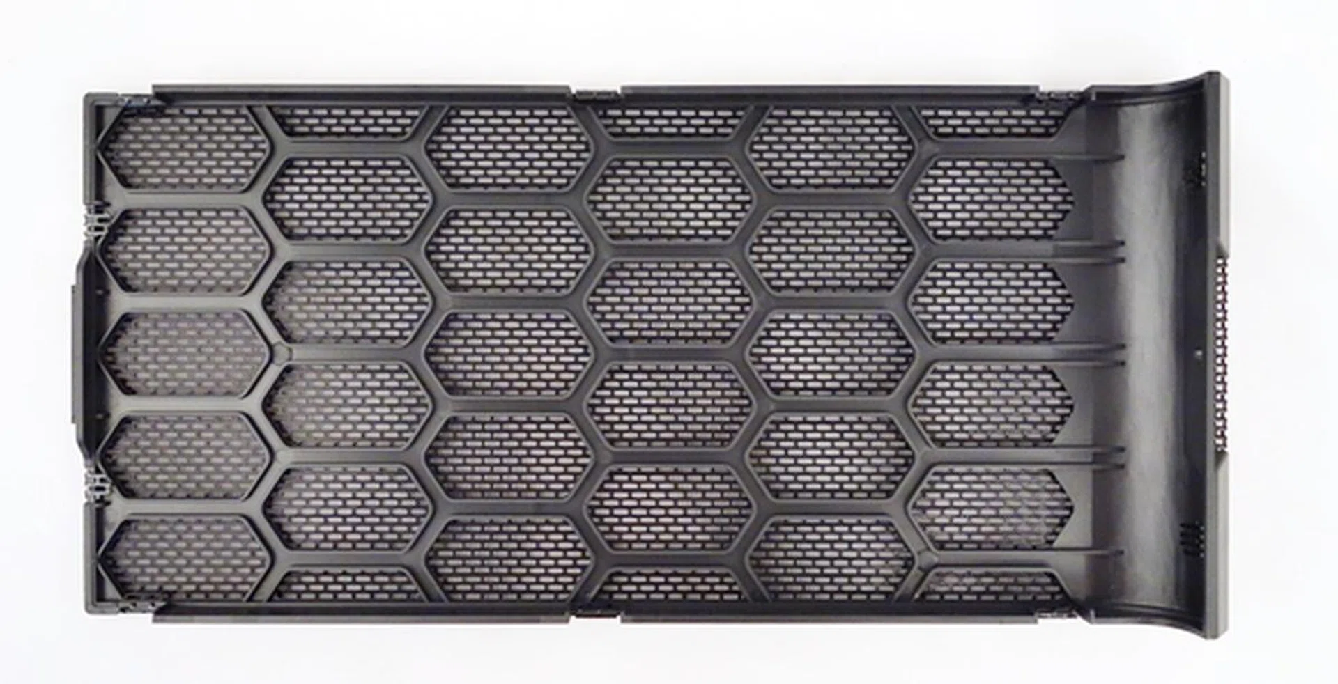 The top cover doesn't house any fan filters.