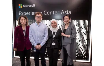Lee Hui Li (Right), Managing Director, Microsoft Singapore and Low Khah Gek (Left), Chief Executive Officer of ITE with two students who are part of the work-study diploma program and currently working at our Microsoft Data Center. Image source: Microsoft. 